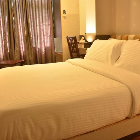 Hotel Aura Shillong Kültér fotó