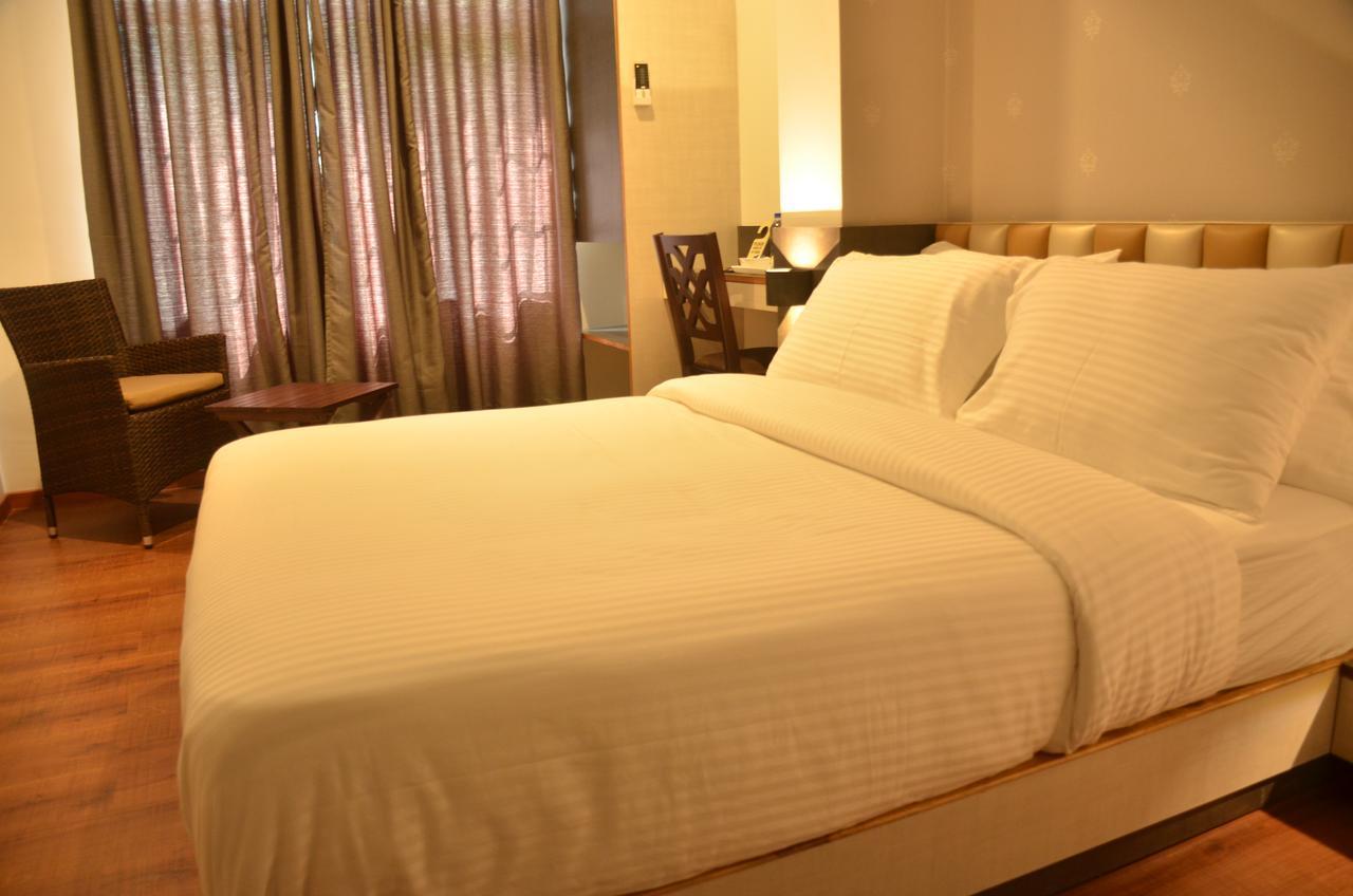 Hotel Aura Shillong Kültér fotó